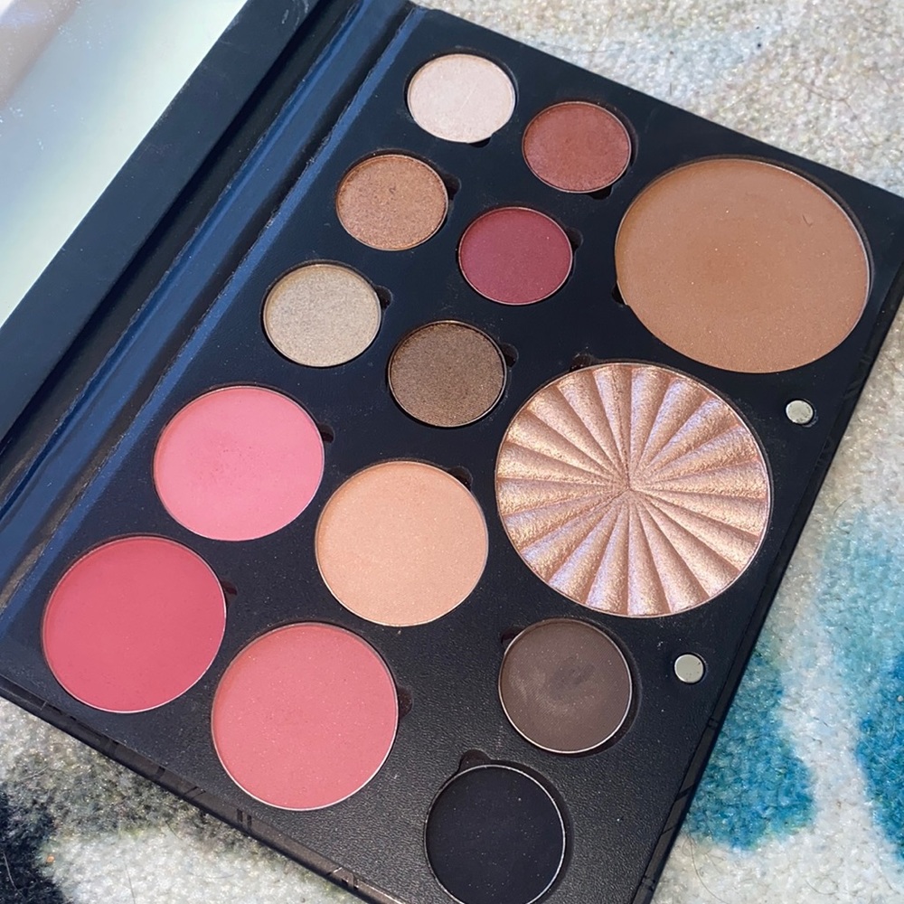 OFRA Cosmetics Holiday Glow Palette